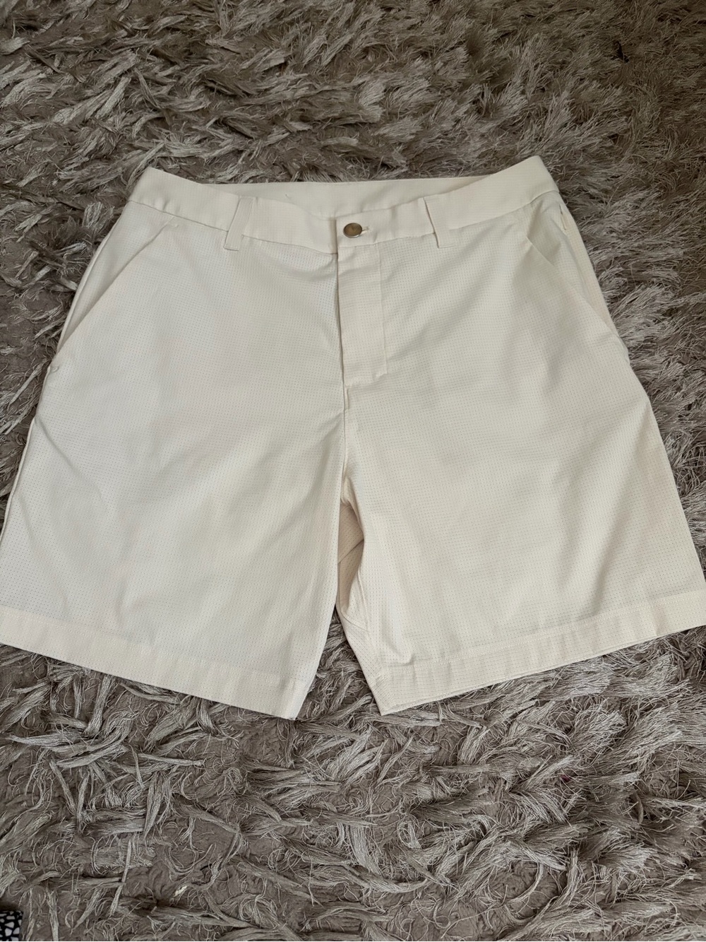 lululemon athletica Men's Off-White Flat-Front Shorts